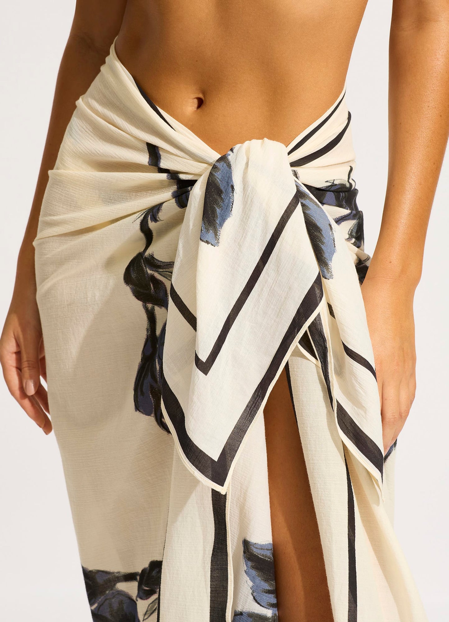  Rococo Sarong - Black