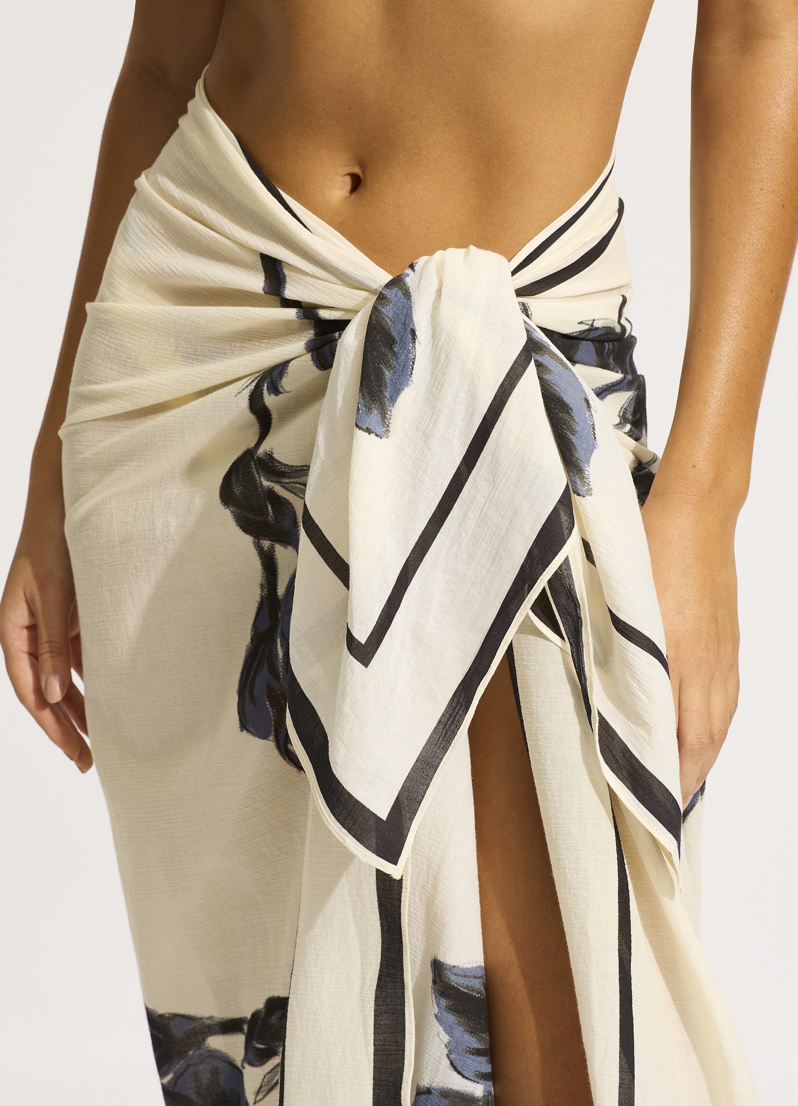 Rococo Sarong - Black